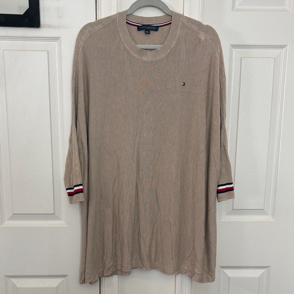 💜3/$15. Tommy Hilfiger Beige Knit oversized tunic with Striped Cuffs